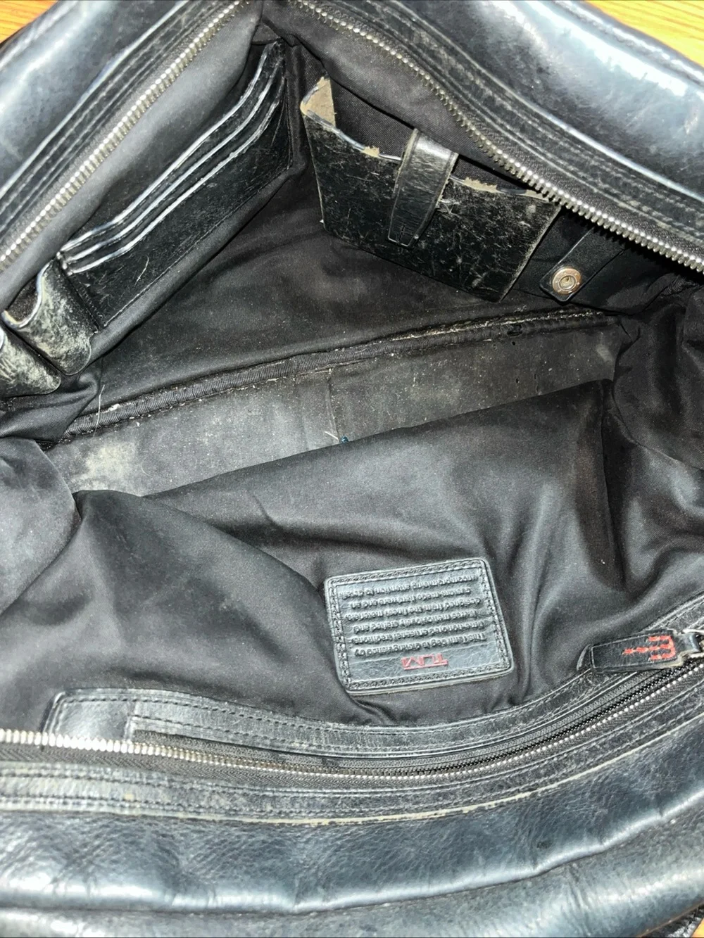 Tumi Black Leather Men's Briefcase with Dual Front Pockets